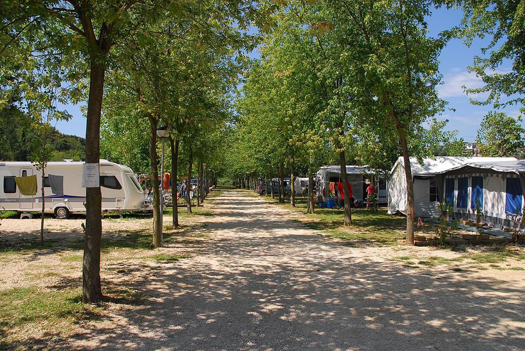 Campeggio Trevisago Iris Park Moniga del Garda Kültér fotó